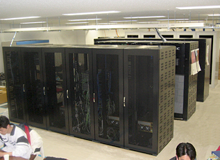 東京大学の情報システムを支えるサーバー群